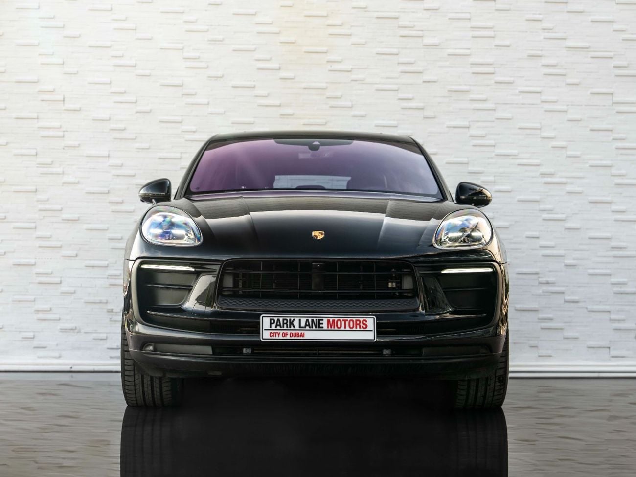 بورش ماكان Base