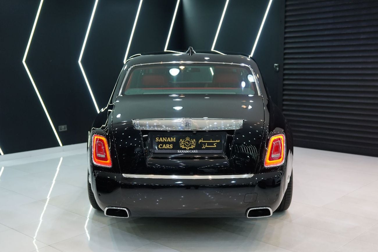 رولز رويس فانتوم VIII, Rear Entertainment, Starlight Headliner, Very Low KM, GCC Specs!!