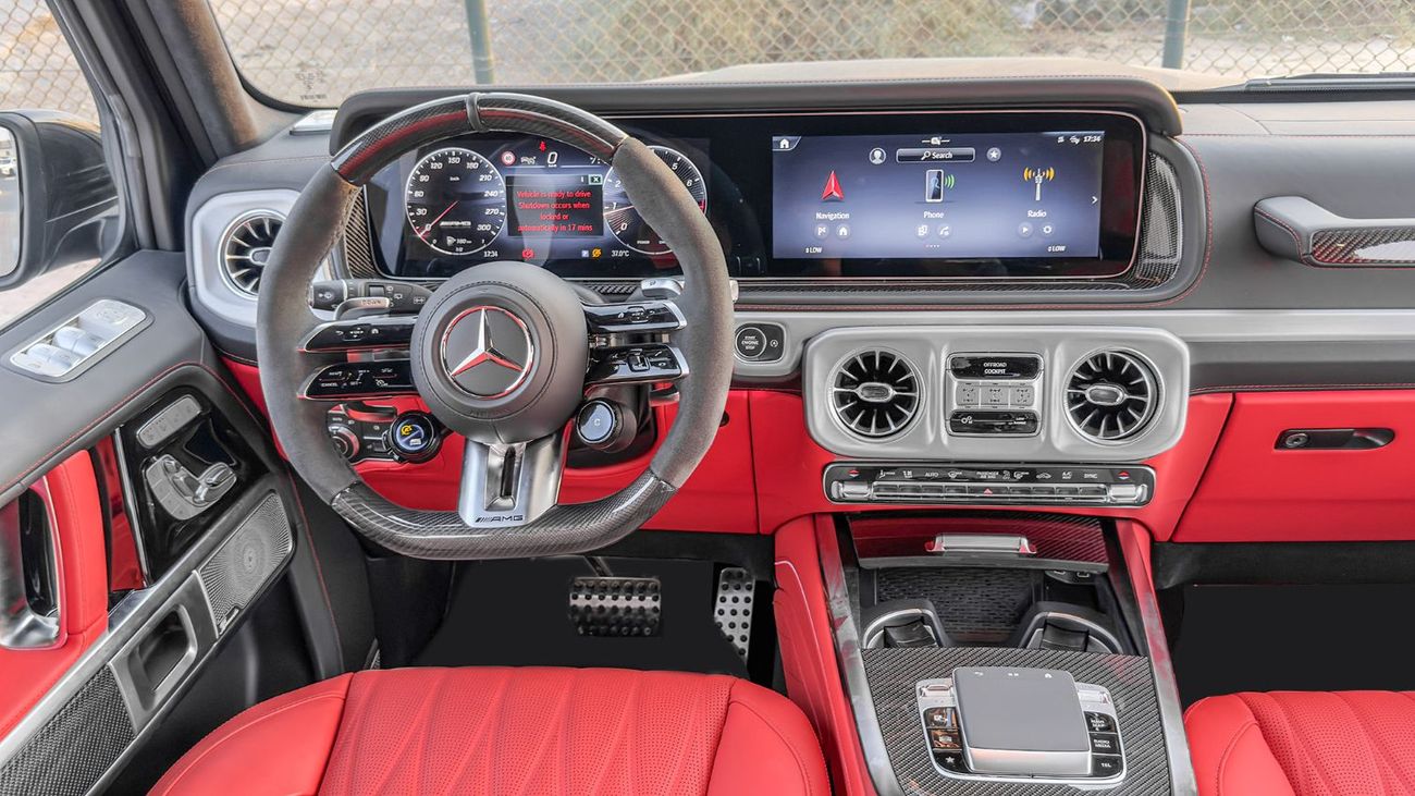 مرسيدس بنز G 63 AMG ستاندارد مرسيدس بنز AMG G 63 موديل 2026، محرك بنزين 4.0 لتر، ناقل حركة أوتوماتيكي (لون ناردو رمادي-أحمر)