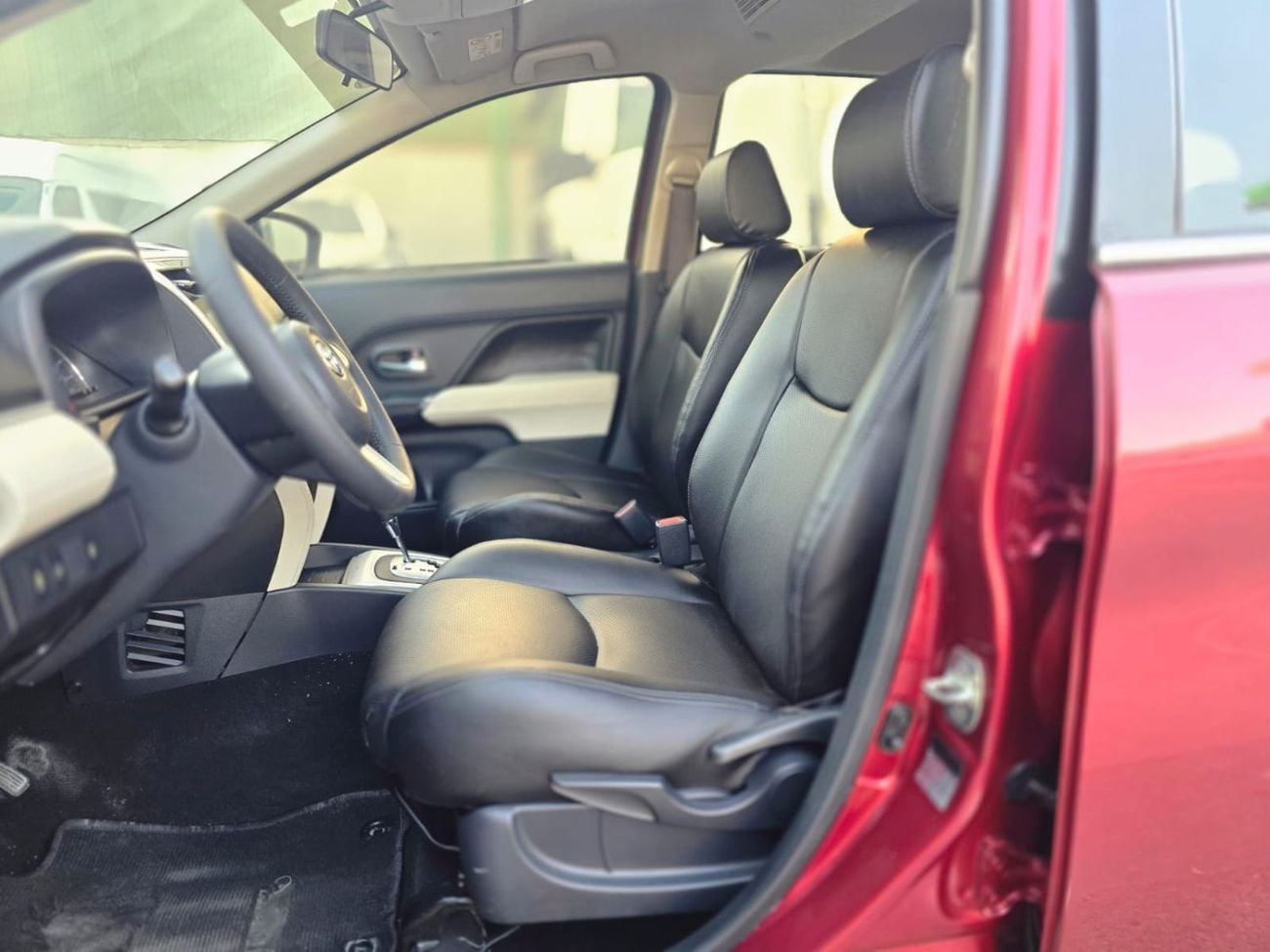 Toyota Rush 2019 | 1.5L PETROL | AT | LHD | PUSH START ENGINE | ALLOY WHEELS | LEATHER SEATS