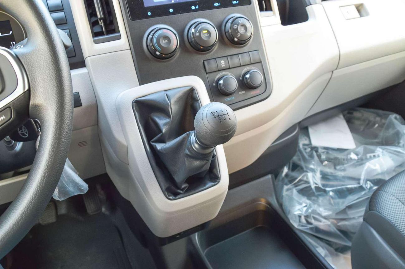 Toyota Hiace TOYOTA HIACE 2.8L FWD DIESEL MINIVAN 2026