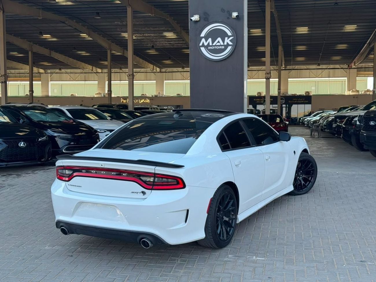 Dodge Charger HELLCAT 707HP / 6.2L V8 / LOW MILEAGE / SUNROOF / LEATHER SEATS / BLIND SPOTS / REMOTE START