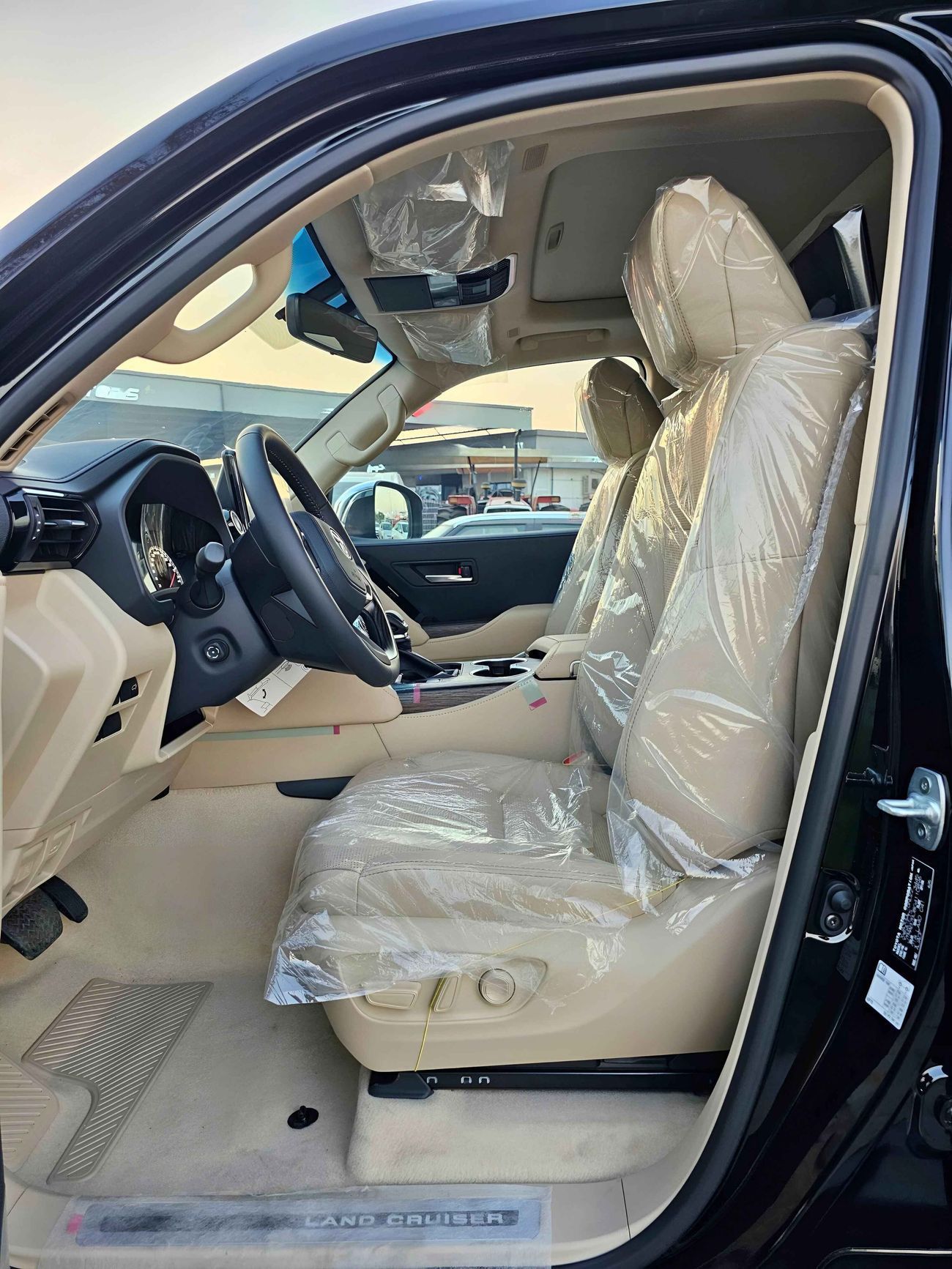 تويوتا لاند كروزر VXR | FULL OPTION | 3.5L V6 PETROL | HEADUP WITH SUNROOF | JBL SPEAKRS (CODE # 67996)
