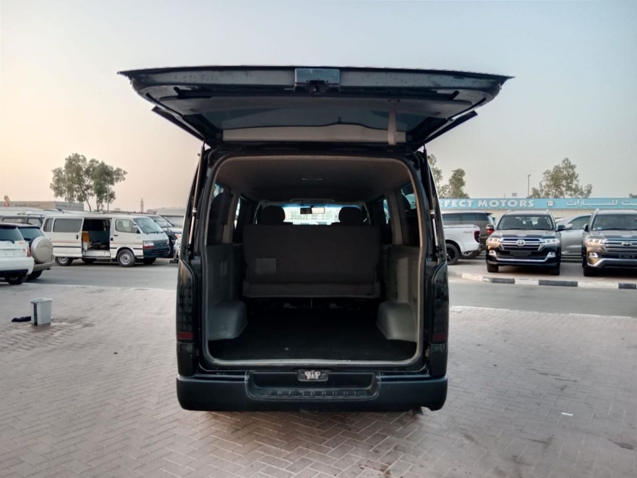 Toyota Hiace TOYOTA HIACE VAN RIGHT HAND DRIVE (PM1616)