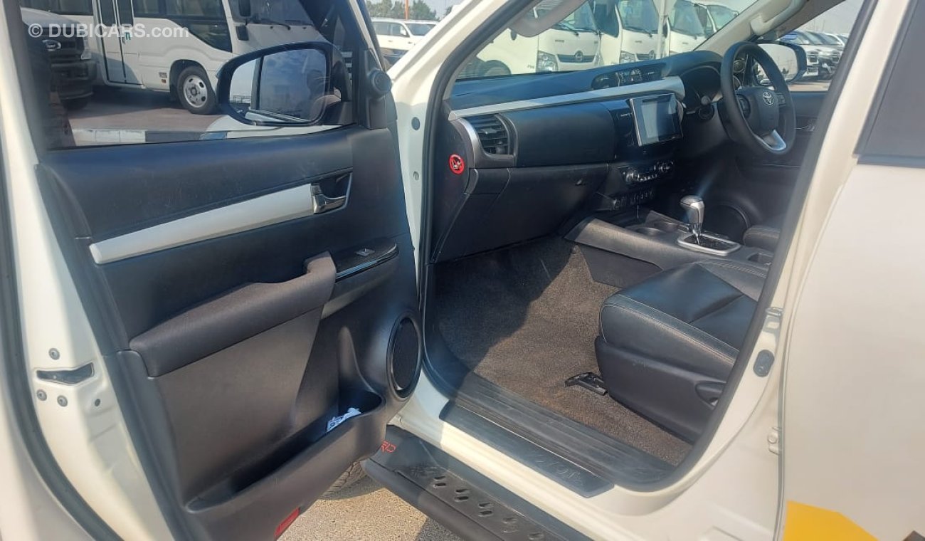 Toyota Hilux DIESEL 2.8L AUTOMATIC RIGHT HAND DRIVE (EXPORT ONLY)