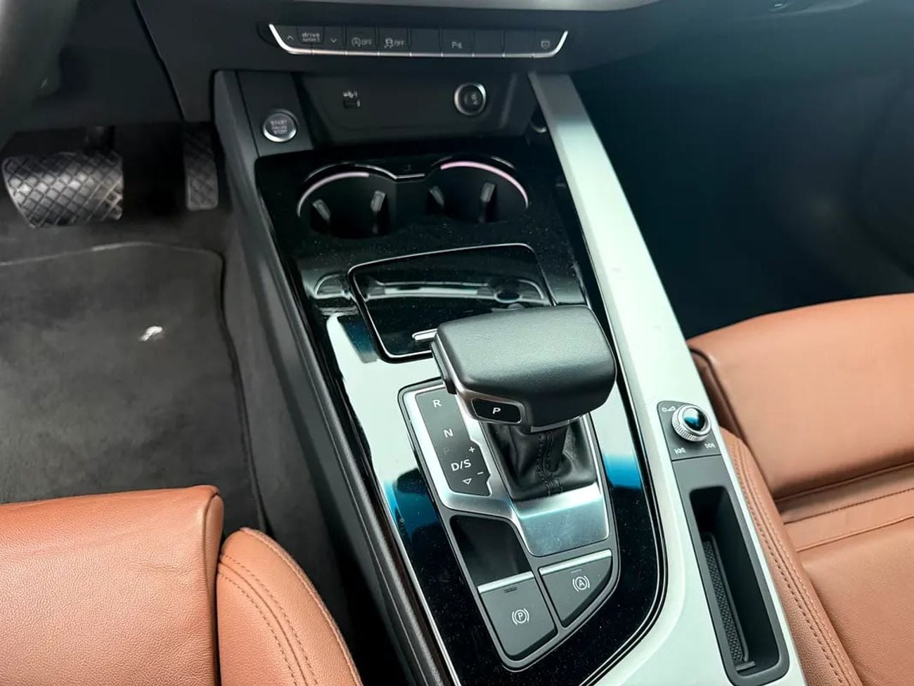 أودي A4 35 TFSI S Line 1.4L 35 TFSI S-line - GCC Specs - Great conditions