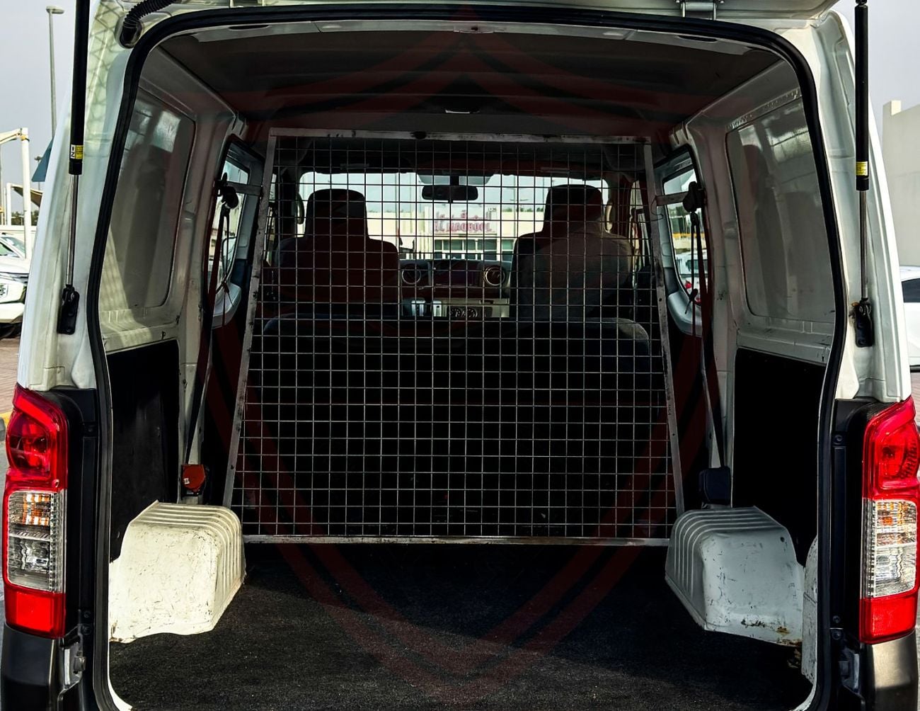 Nissan Urvan Panel Van Std 2.5L A/T (6 Seater) Petrol Nissan Urvan Van | Automatic | 2.5 L | 2022 | GCC | Acciden