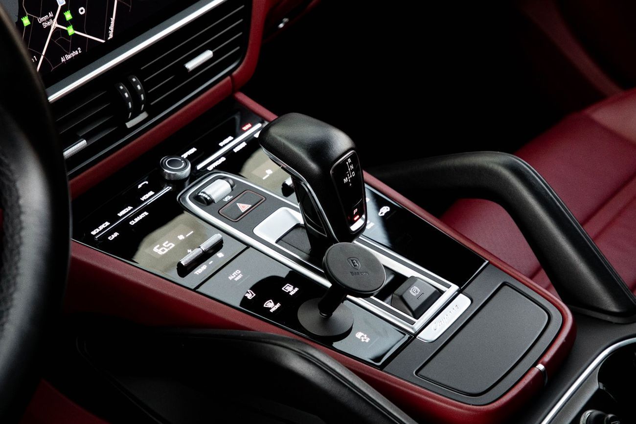 Porsche Cayenne 5,484 P.M | 0% Downpayment | CAYENNE PLATINUM | LOW MILEAGE!