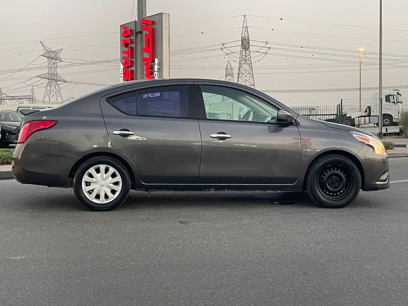 Nissan Versa 2017 Nissan Versa (Sunny) SV 1.5L V4 MidOption  Economical