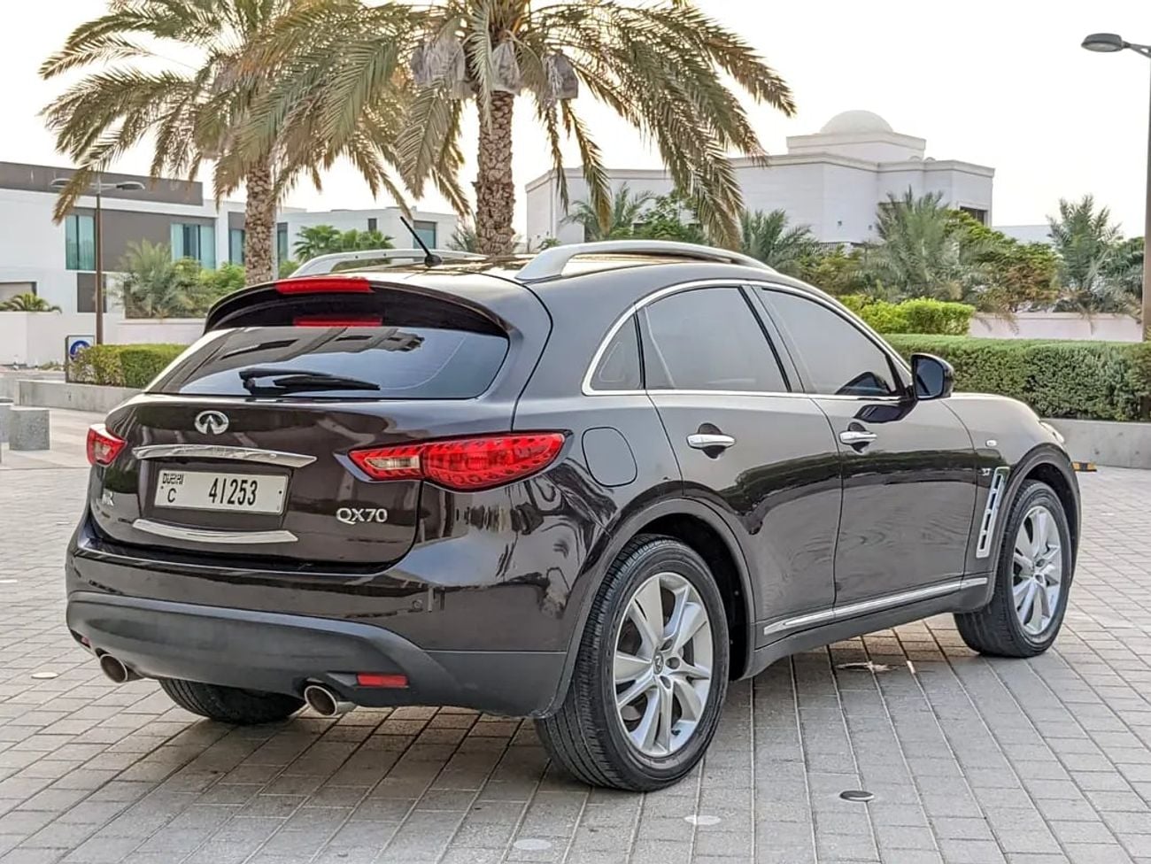 إنفينيتي QX70 LUXURY
