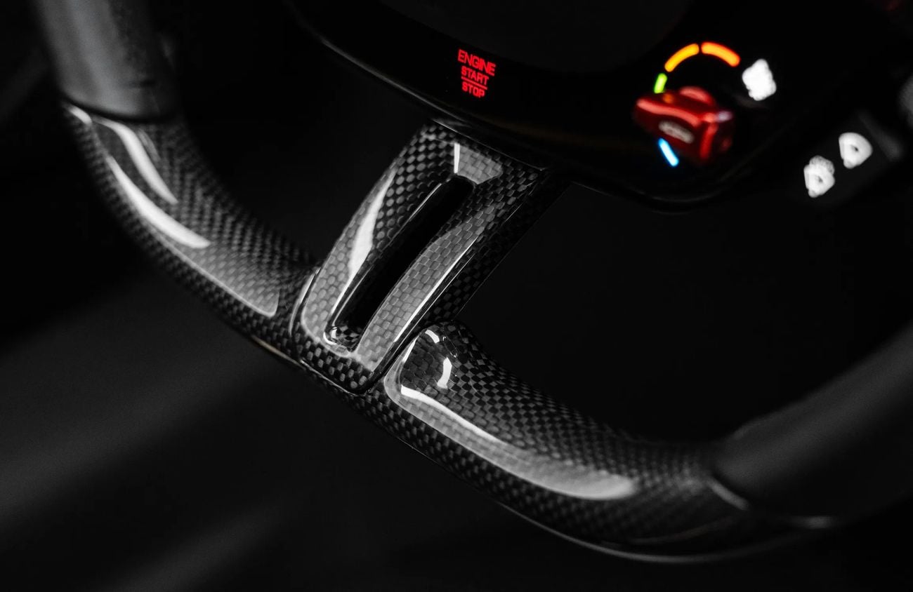 Ferrari SF90 STRADALE 4.0L Twin-Turbocharged V8 Engine + 3 electric motors