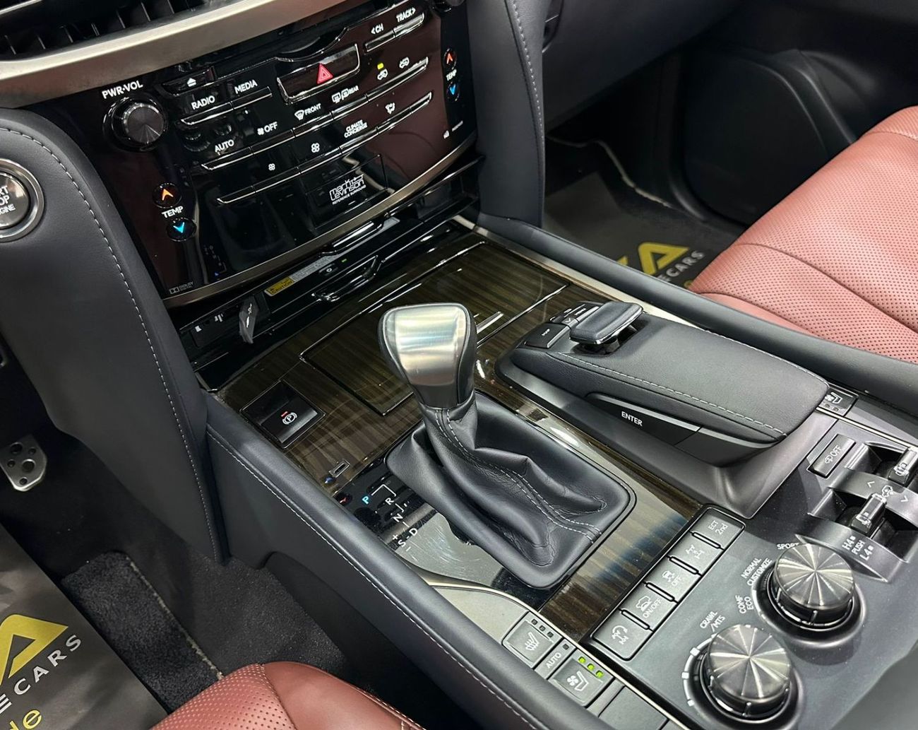 لكزس LX 570 2020 Lexus LX 570, Oct 2024 Al Futtaim Warranty, Full Service History, GCC