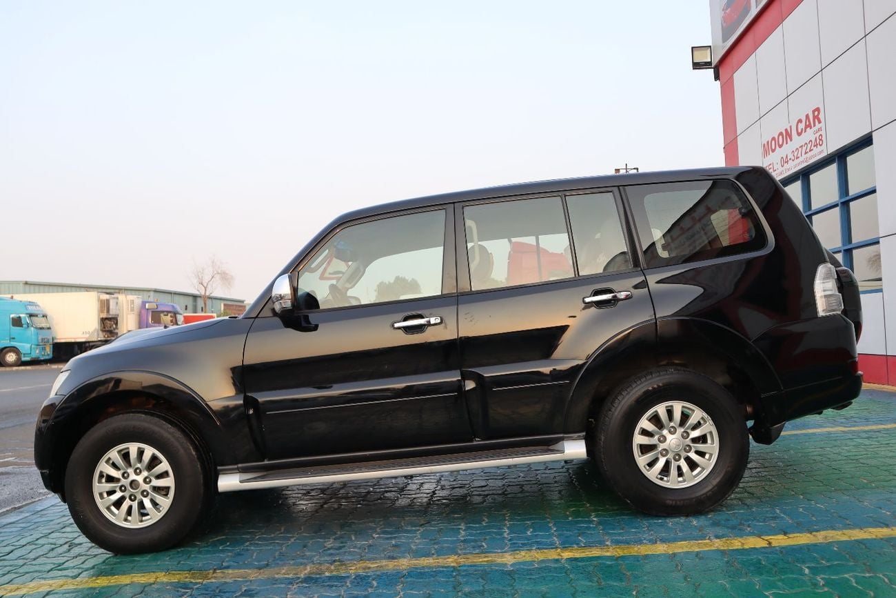 ميتسوبيشي باجيرو GLS M/L DIAMOND GLS Base 3.5L (7 Seater)