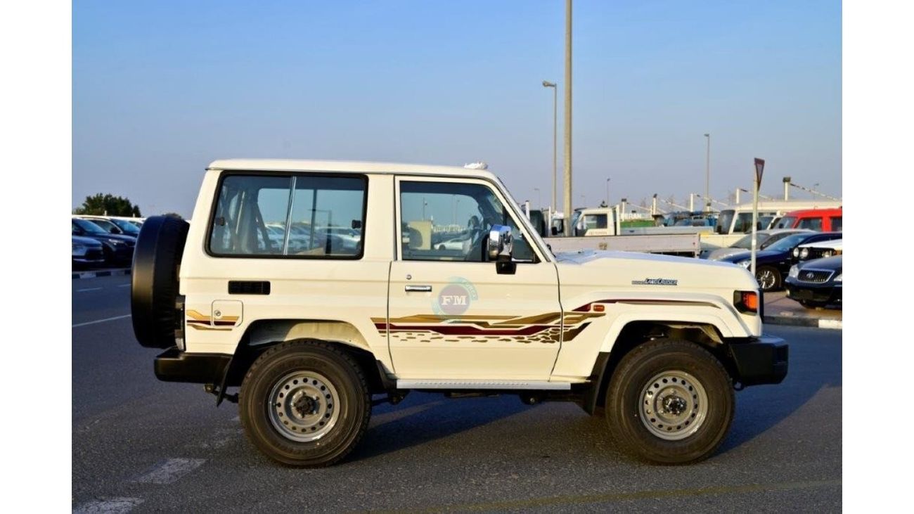 Toyota Land Cruiser 70 DLX