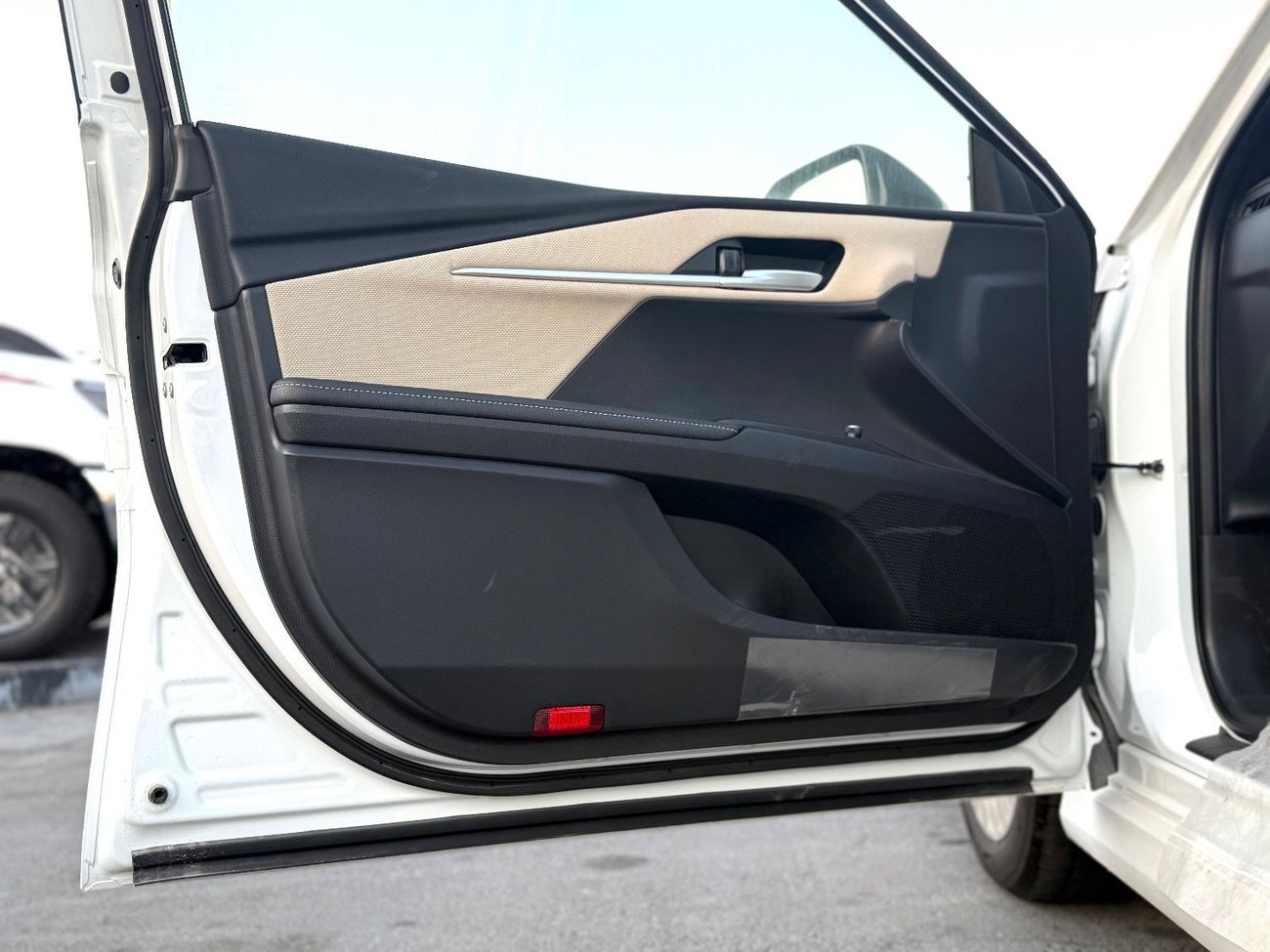 Toyota Camry XLE 2.5L Hybrid