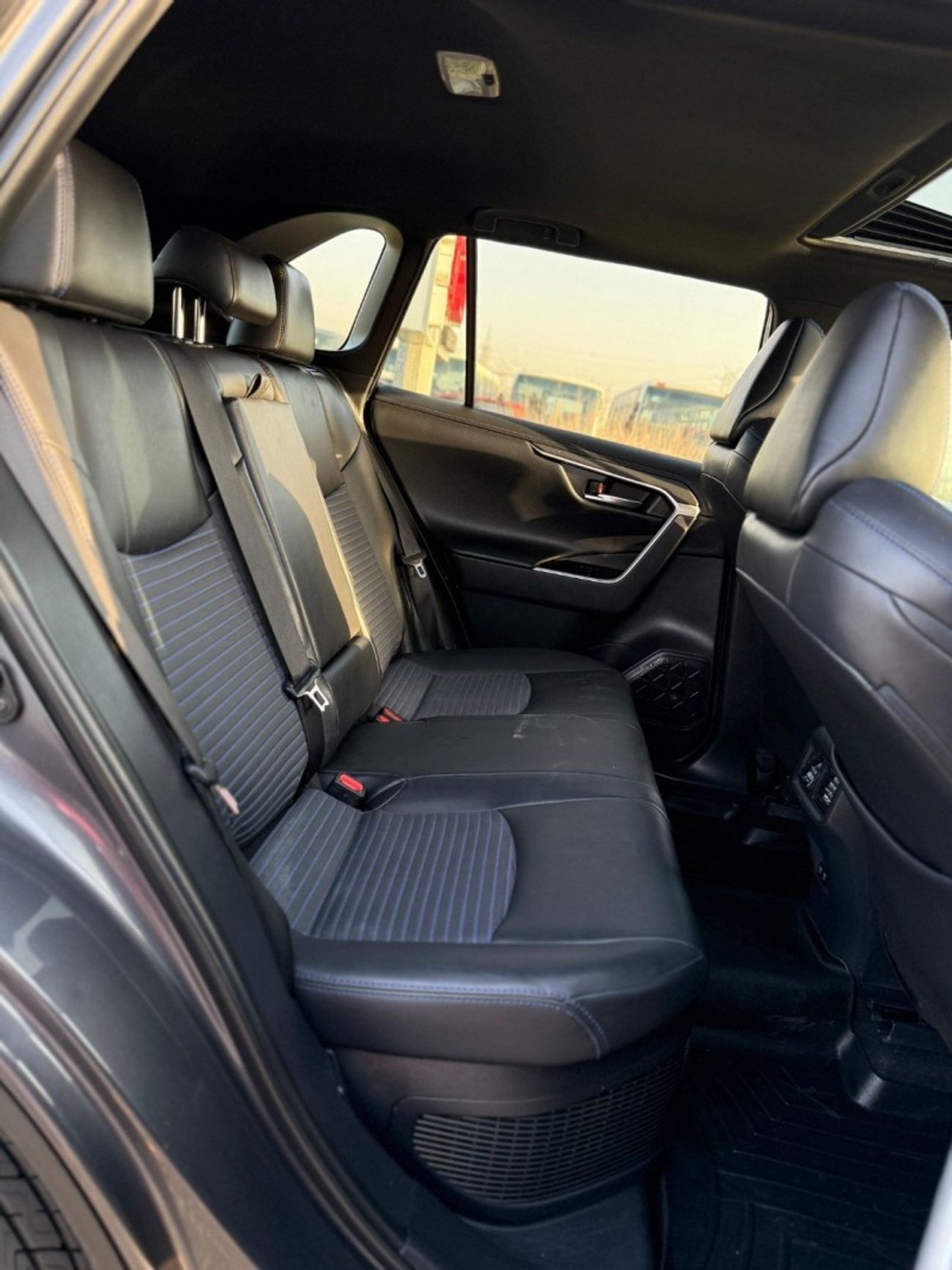 Toyota RAV4 Hybrid XSE Full Option