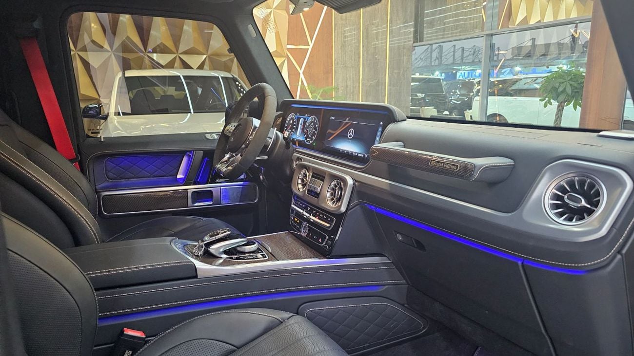 مرسيدس بنز G 63 AMG STD نسخة الجراند اسود مطفي داخلية كاربون فايبر