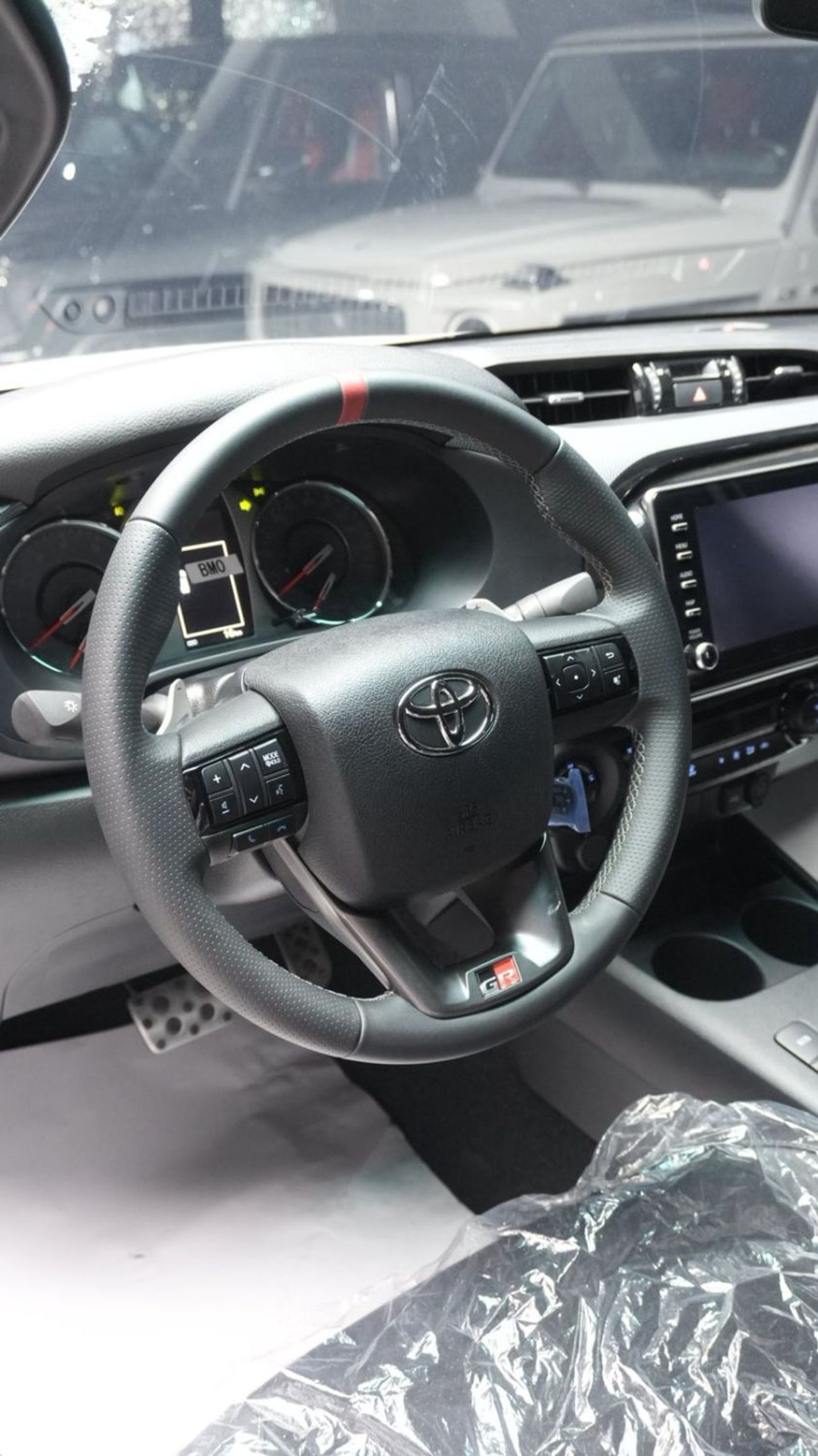 Toyota Hilux GR Sport 4.0L Hilux GR Sport - Saudi Specs 4.0L - 2025