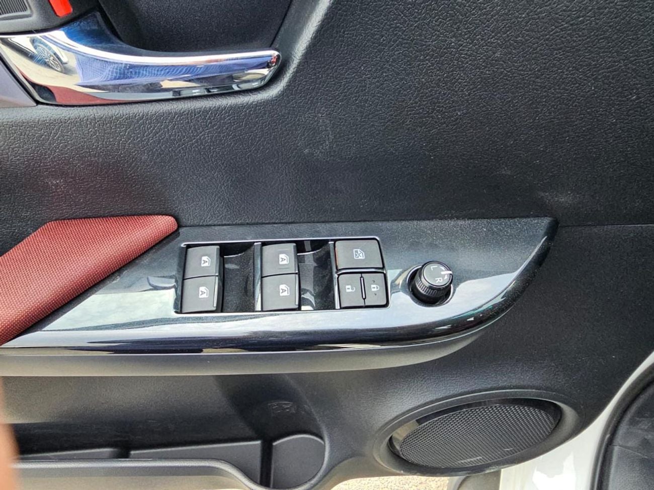 تويوتا هيلوكس SGLX S GLX 2.7L AWD A/T