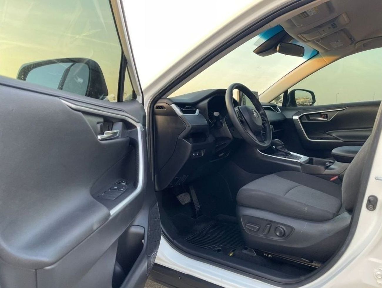 تويوتا راف ٤ 2021 Toyota Rav4 XLE 4x4 AWD MidOption+ 2.5L V4 - Low  8,400 Mileage ---UAE PASS