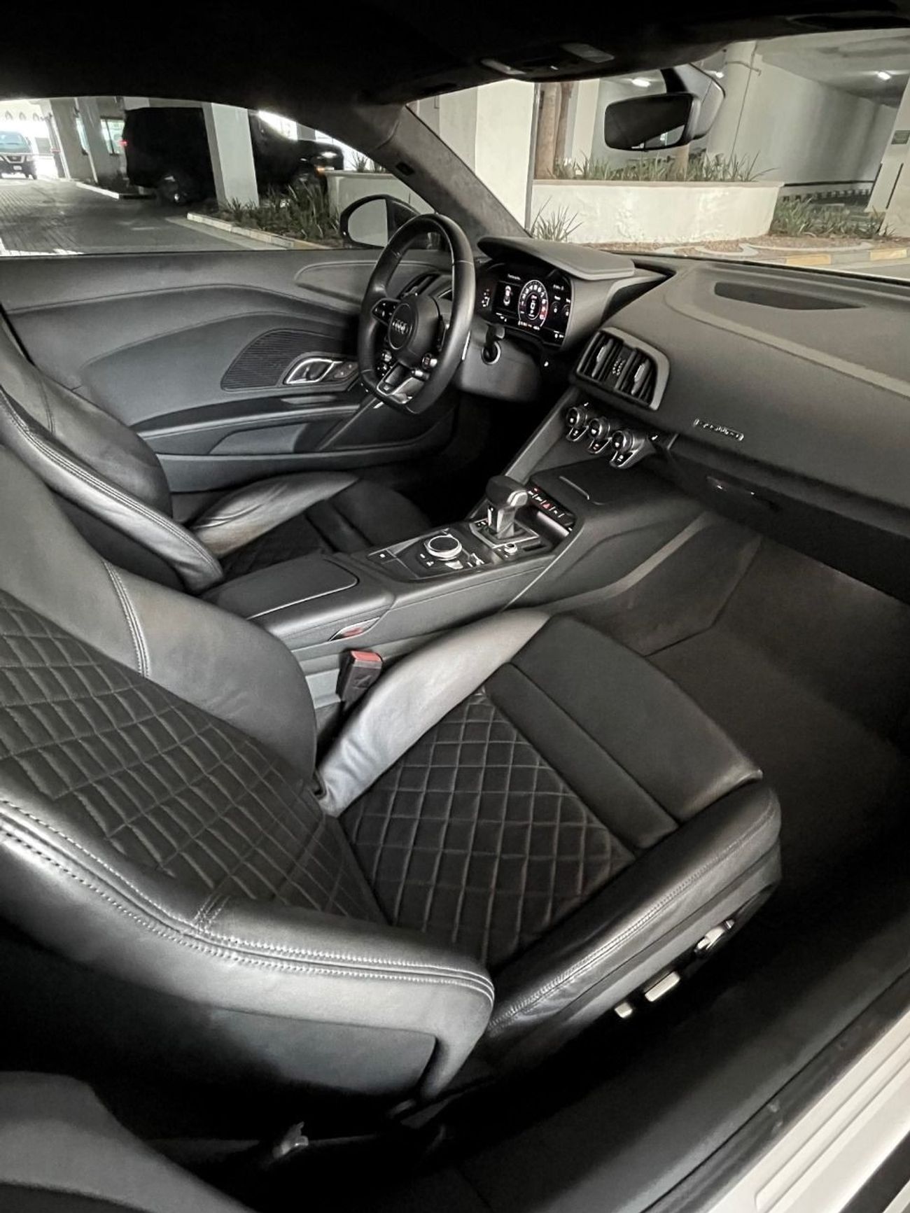 Audi R8 V10 Plus AUDI R8 SPORT PLUS | GCC | FSH | LOW MILEAGE | SUPER CLEAN