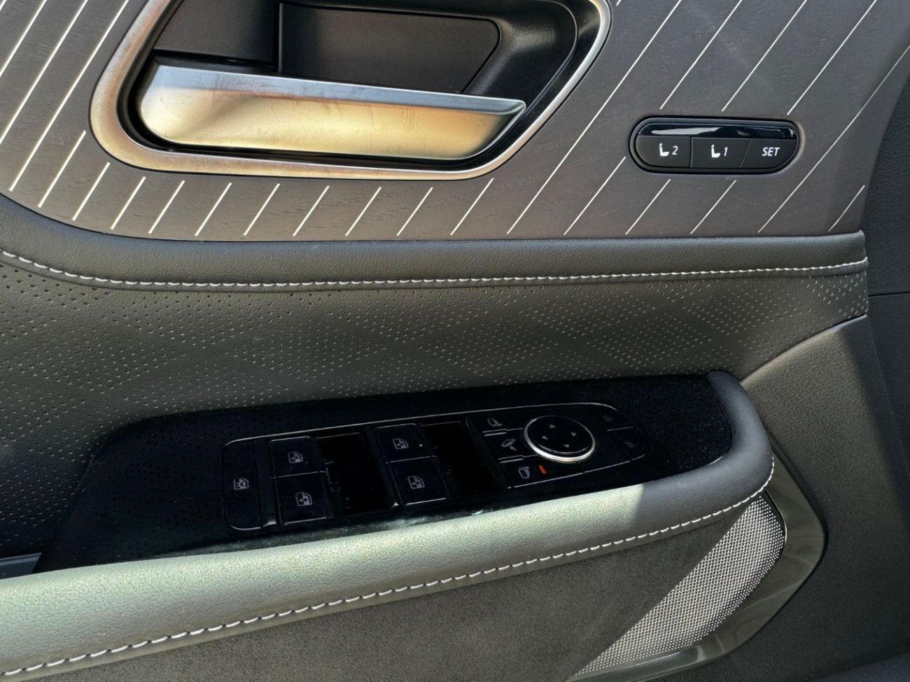 Infiniti QX80 Autograph Captain Chairs 3.5L Best Price for Export! Brand NEW!!! Canada