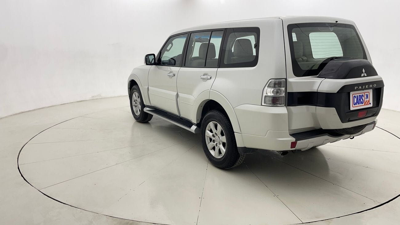 ميتسوبيشي باجيرو GLS LOWLINE 3.5 | بدون دفعة مقدمة | اختبار القيادة في المنزل