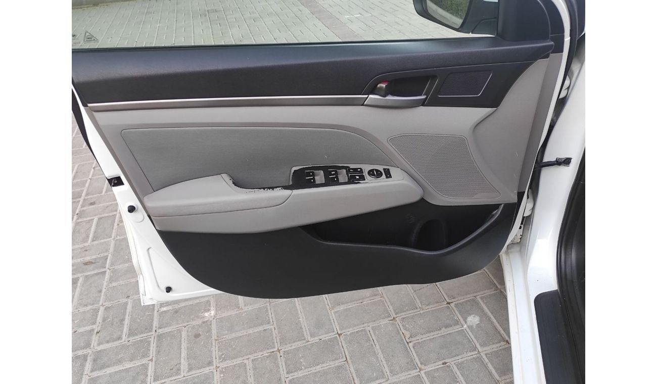 هيونداي إلانترا Standard 2.0L Hyundai Elantra 2017 2.0 usa full automatic