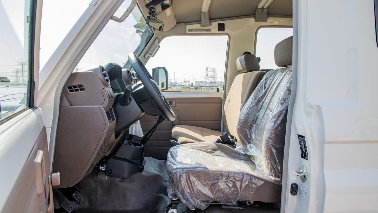 تويوتا لاند كروزر 70 LC 78 HARDTOP 4.0L MT 2025 TOYOTA LAND CRUISER 78 SERIES 4.0L PETROL 3 DOOR MANUAL TRANSMISSION