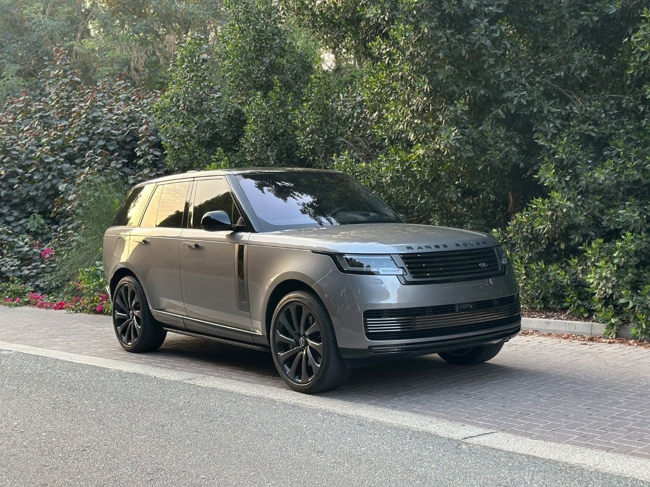 Land Rover Range Rover LWB SV P615 4.4L | 2023 Range Rover Vogue SV | Luxury SUV | 21,000 KM | Perfect Condition