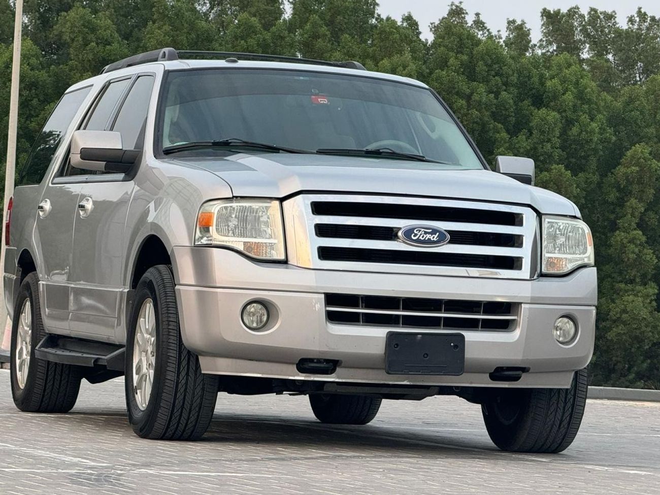 Ford Expedition XLT In excellent condition and requires no expenses