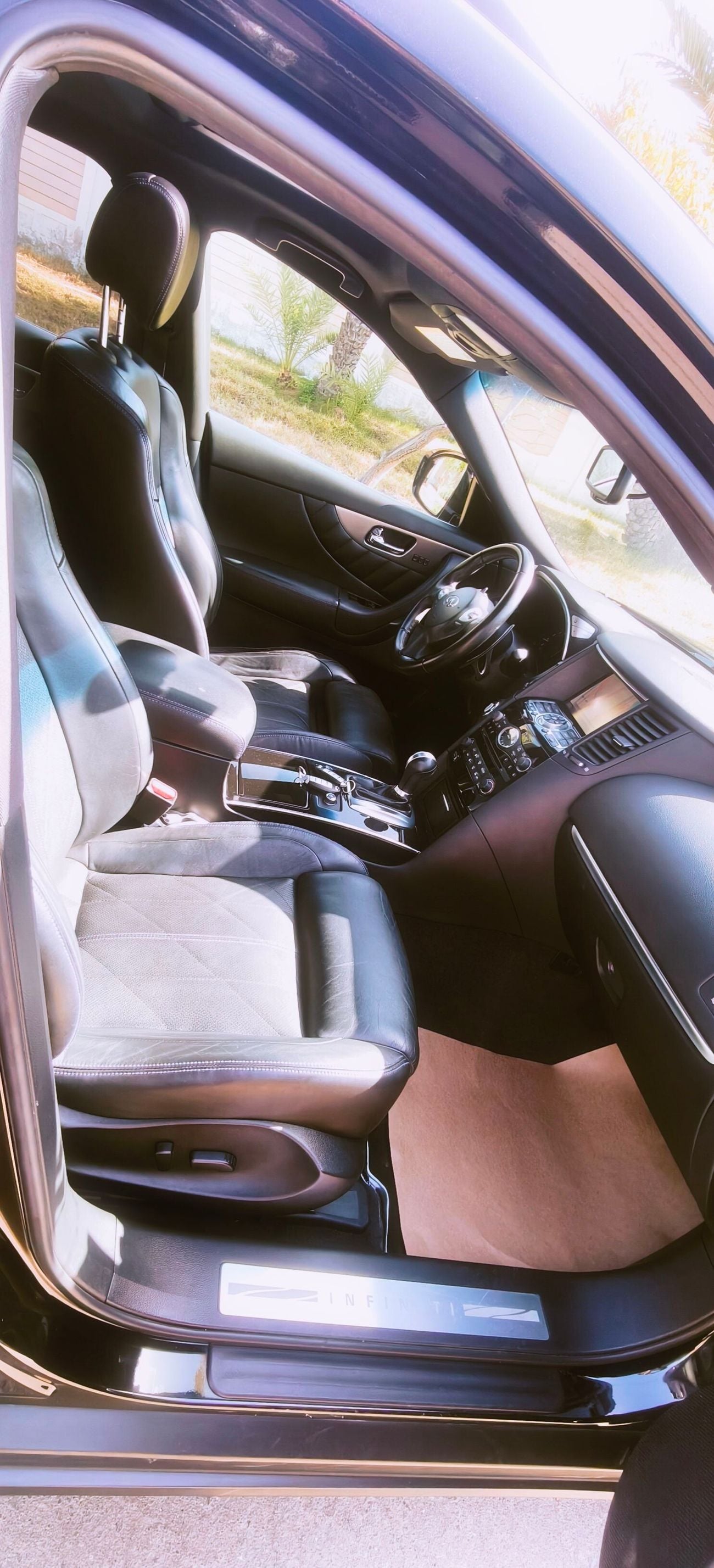 Infiniti QX70