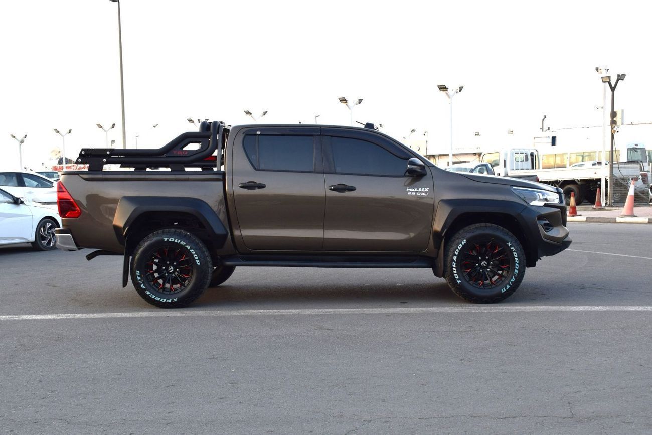 تويوتا هيلوكس 4X4 Diesel 2.8L (Right Hand)