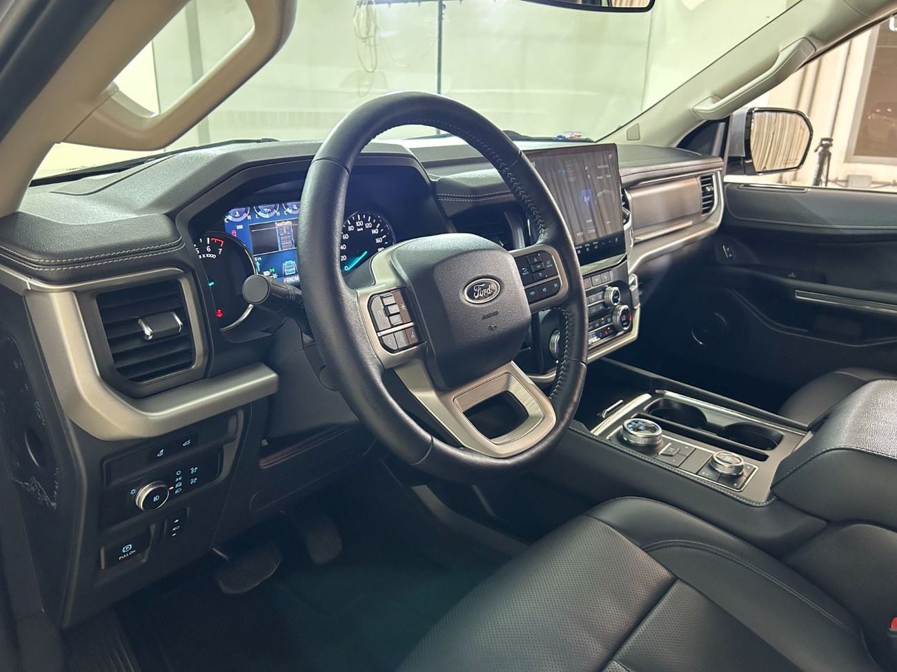 Ford Expedition XLT 3.5L (380 HP) 4WD XP-XT222 / AL TAYER MOTORS / AL QOUZ SHOWROOM