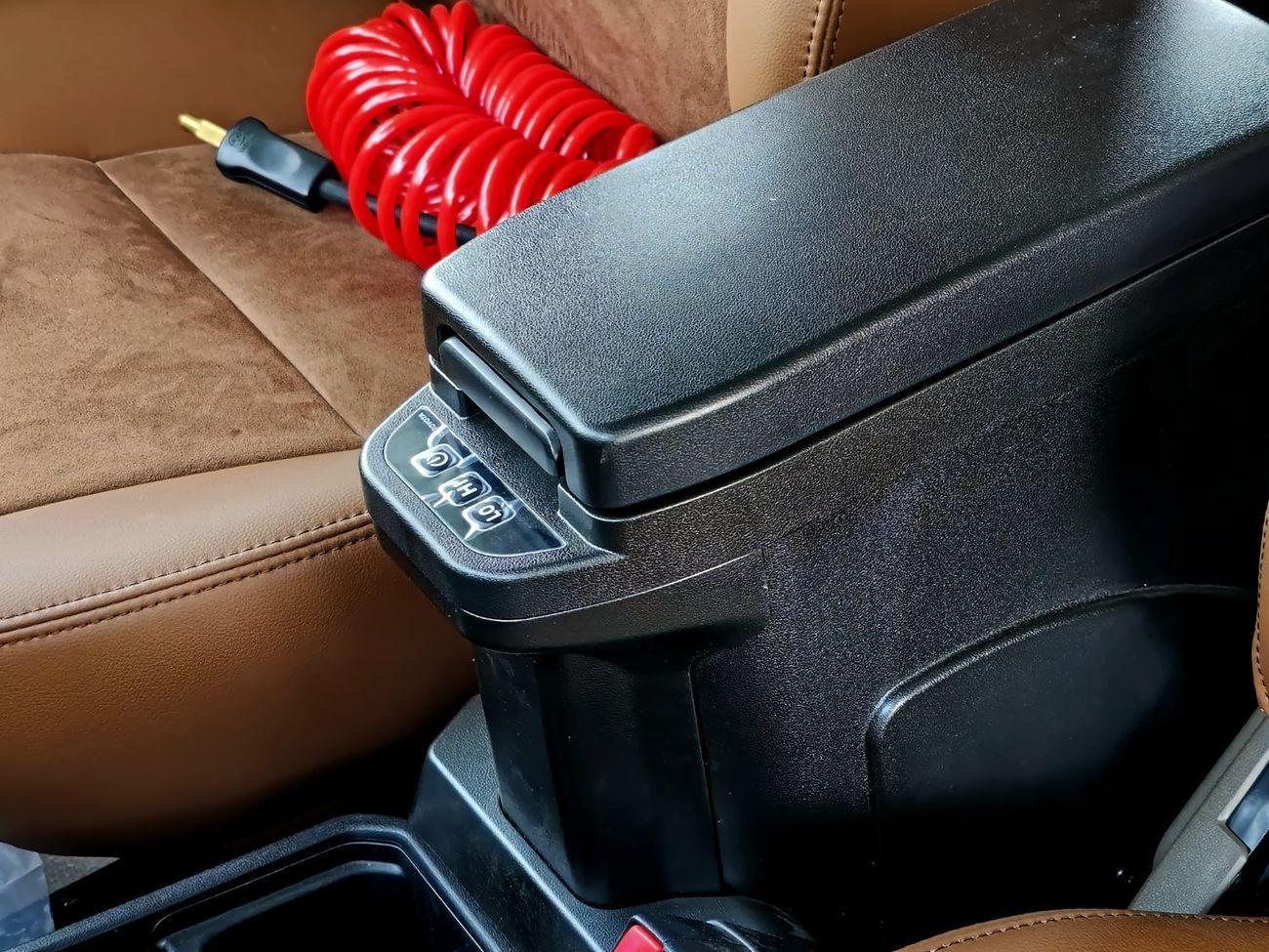 تويوتا لاند كروزر بيك آب TOYOTA LC79 PETROL DOUBLE CABIN 4.0 - FULL OPTIONS - AT - 2025 - BEIGE - OMANI