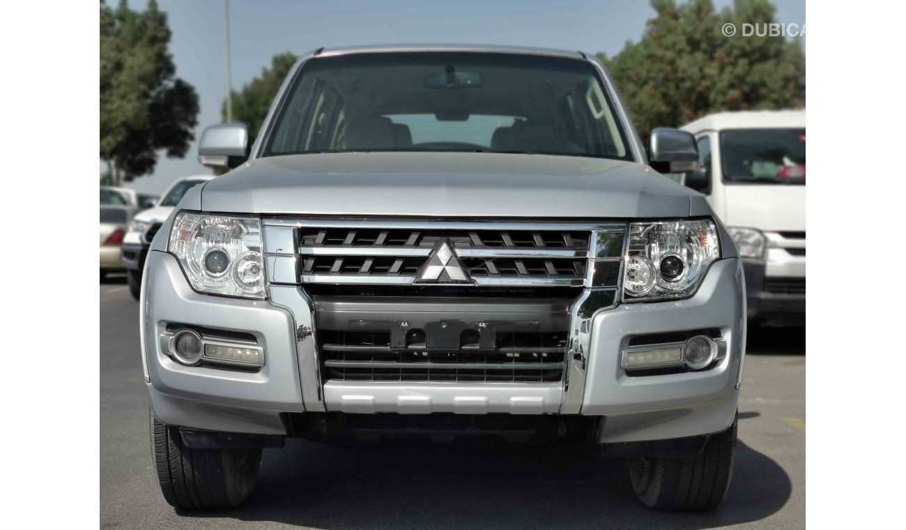 Mitsubishi Pajero 3.5L V6 Petrol, 17" Rims, Dual Airbags, Fabric Seats, Xenon Headlights, Power Locks (CODE # 2082)