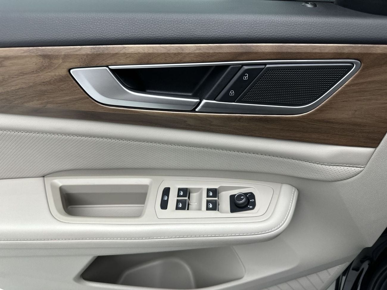 Volkswagen Teramont Trendline 2.0L (Ref#59763) / WAS 149,900 - NOW 138,900