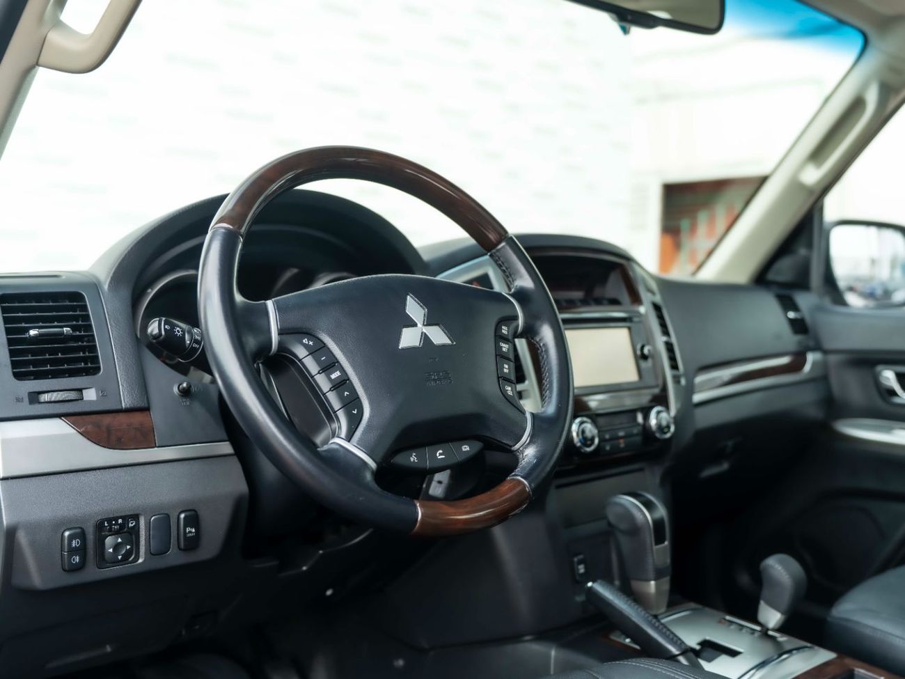 ميتسوبيشي باجيرو GLS 3.8L