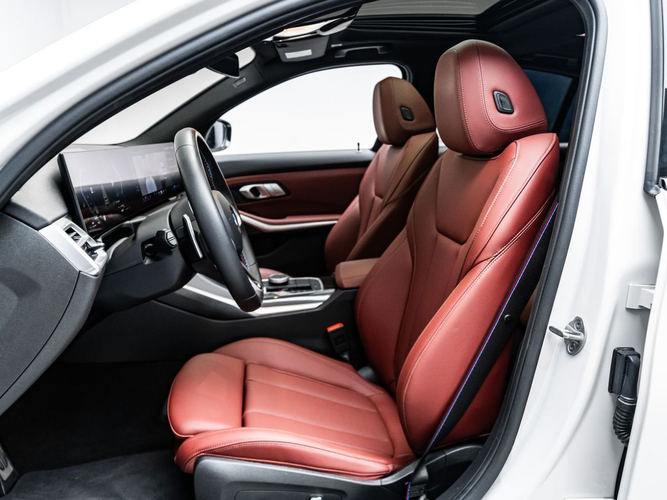 BMW M340i Std 3.0L 2025 BMW M340i xDrive, 2030 BMW Warranty + Service Contract, Low KMs, GCC