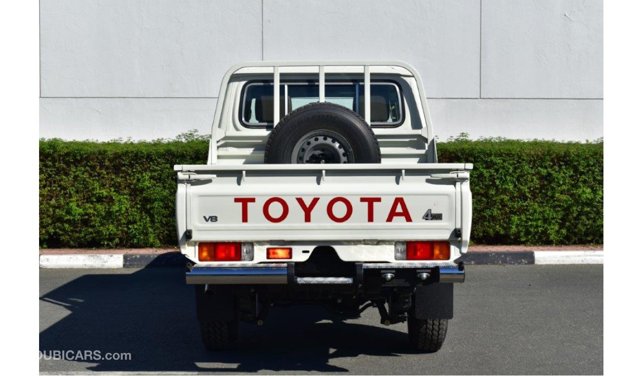 Toyota Land Cruiser Pick Up 79 DOUBLE CAB V8 4.5L TURBO DIESEL 6  SEAT 4WD MANUAL TRANSMISSION