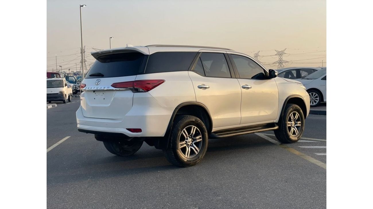 Toyota Fortuner 2017 Toyota Fortuner EXR 2.7L V4 - AWD 4x4 - 7 Leather Seats - Without Accident -