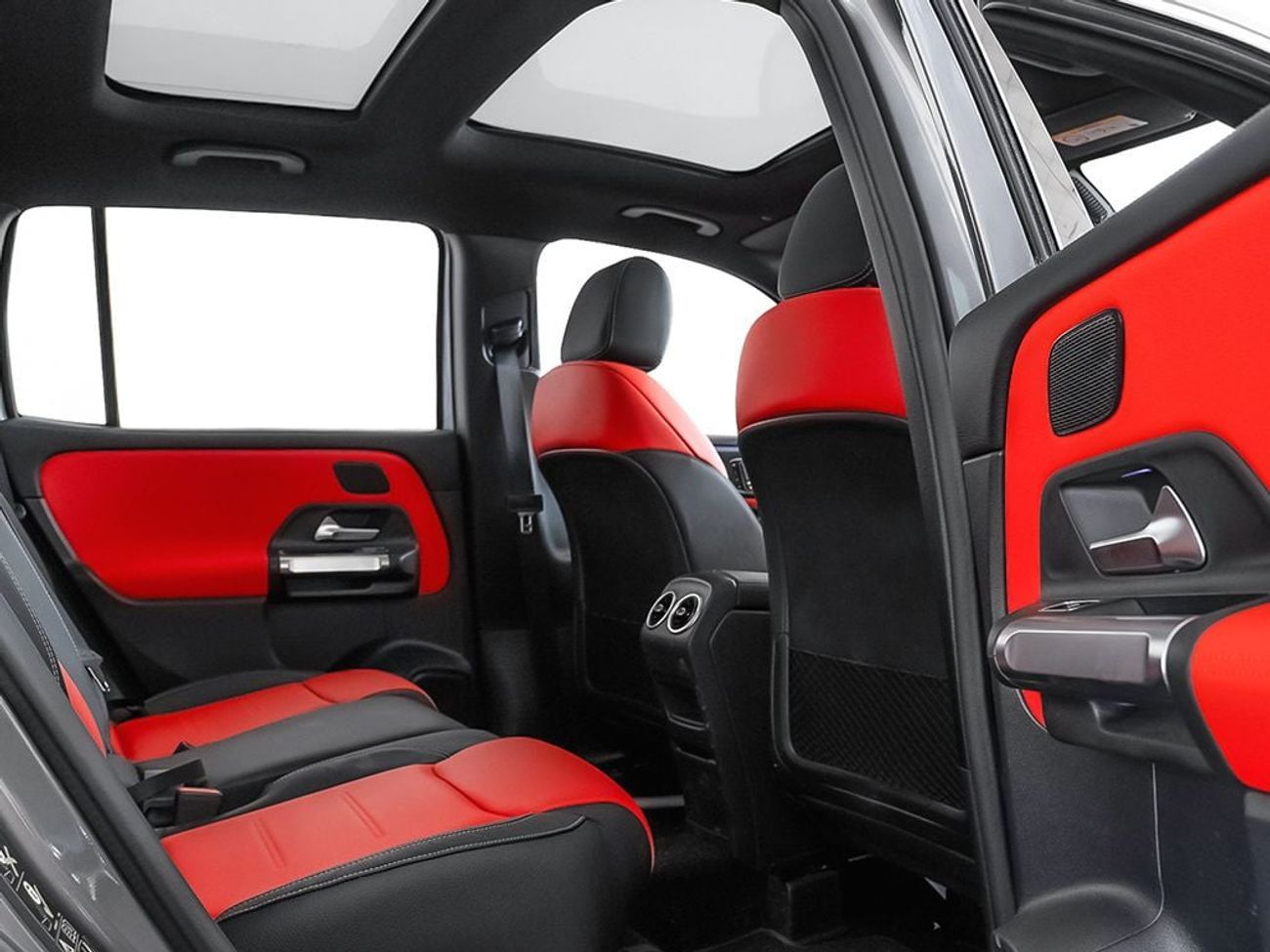 مرسيدس بنز GLB 250 Premium 2.0L (5 Seater)