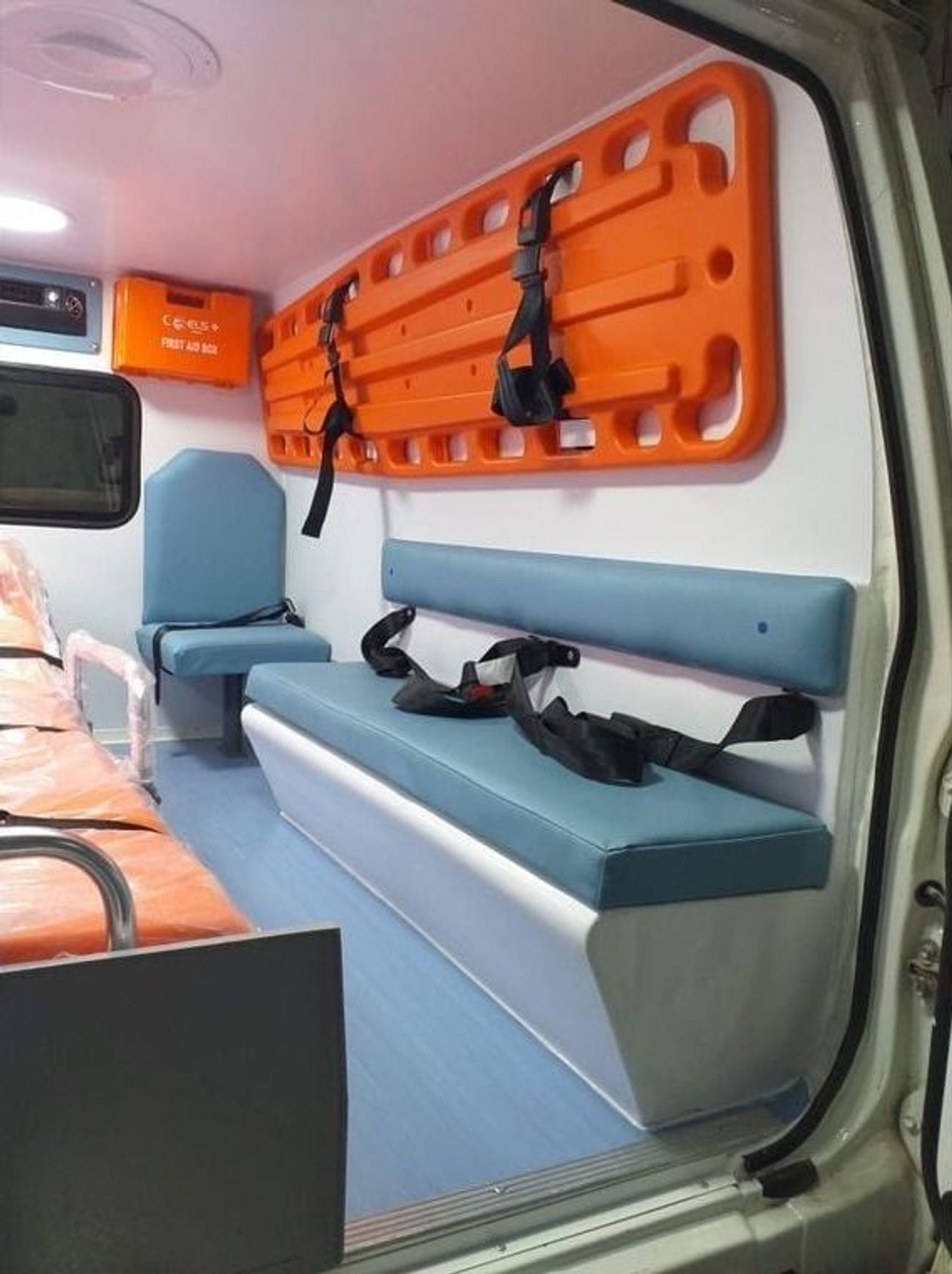 Toyota Land Cruiser 70 2025 Toyota Land Cruiser LC78 3doors 4.2L Diesel V6 (Ambulance)