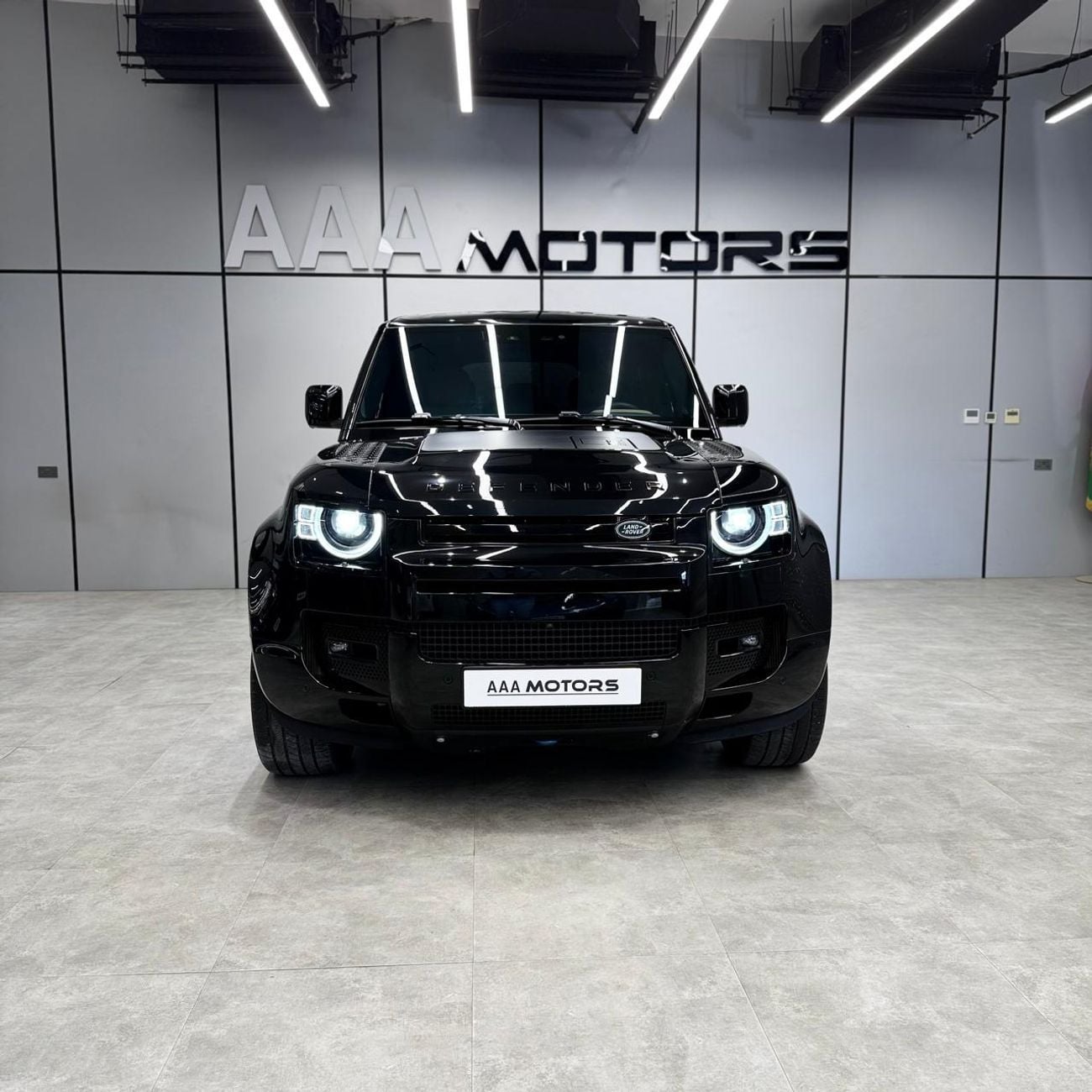 Land Rover Defender 110 X P525 5.0L | GCC Specs | Under Warranty