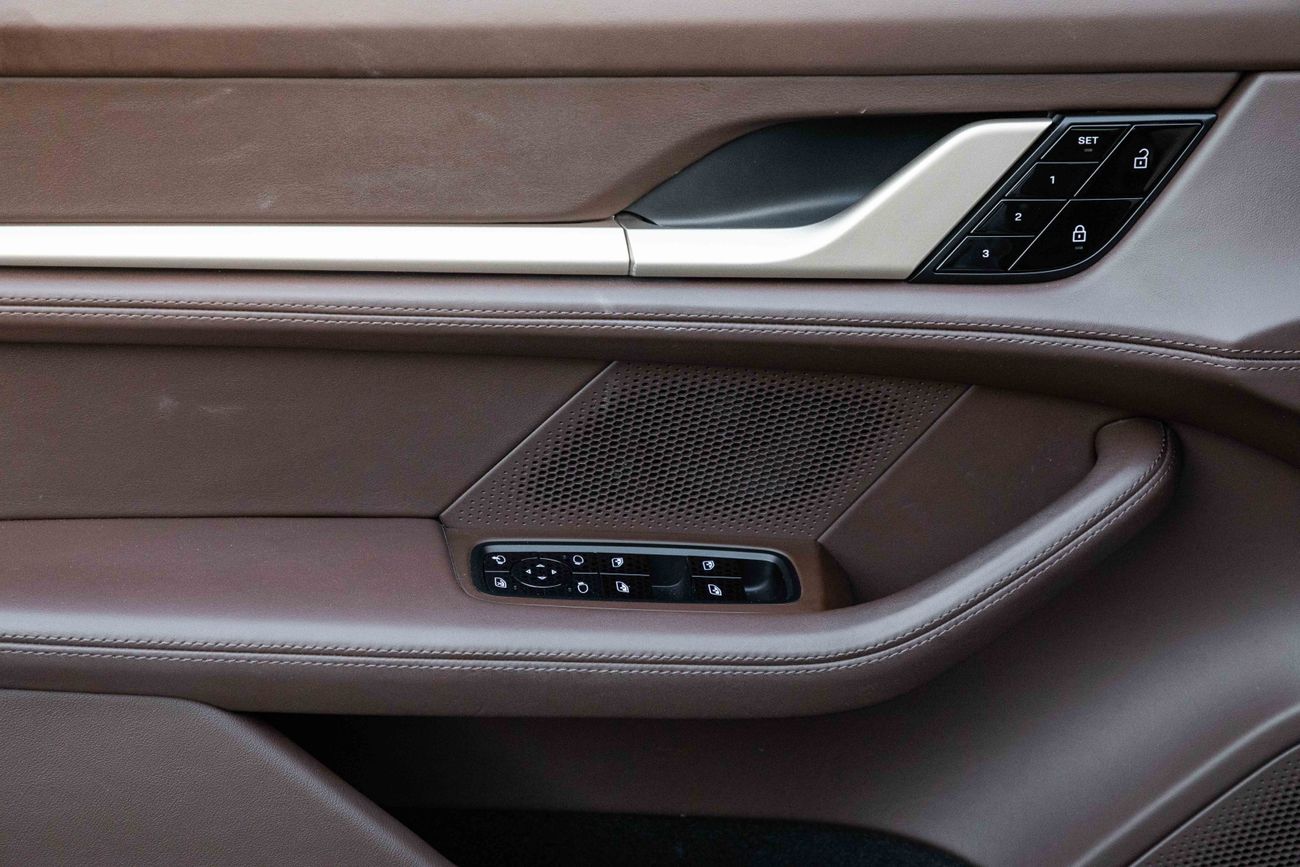 Porsche Taycan Taycan 4S | 4,994 P.M | 0% Downpayment | Porsche Warranty!