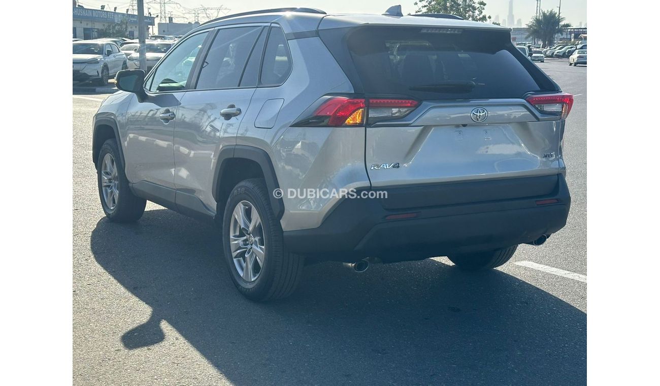 Toyota RAV4 XLE | V4 | FWD | RADAR | EXCELLENT CONDITION