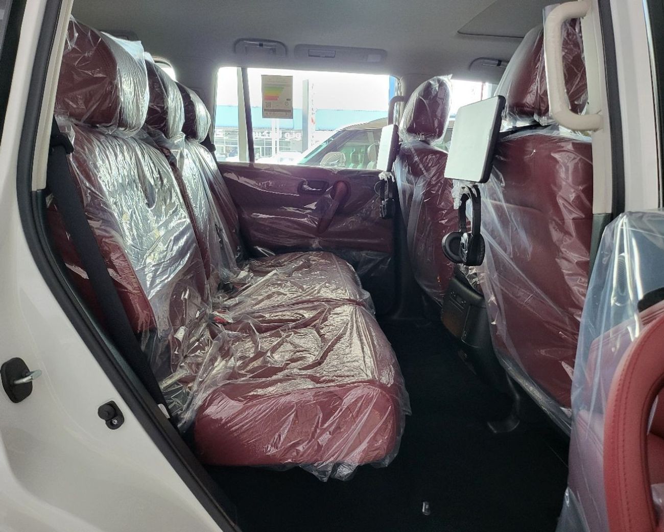 Nissan Patrol 5.6L-8CYL-Platinum VVEL DIG-Full Option-Excellent Condition GCC Specs-3 Years Warranty