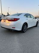 Lexus ES350 Platinum Lexus ES350 2018 with engine capacity 3.5 in perfect condition 163,000 km cable car