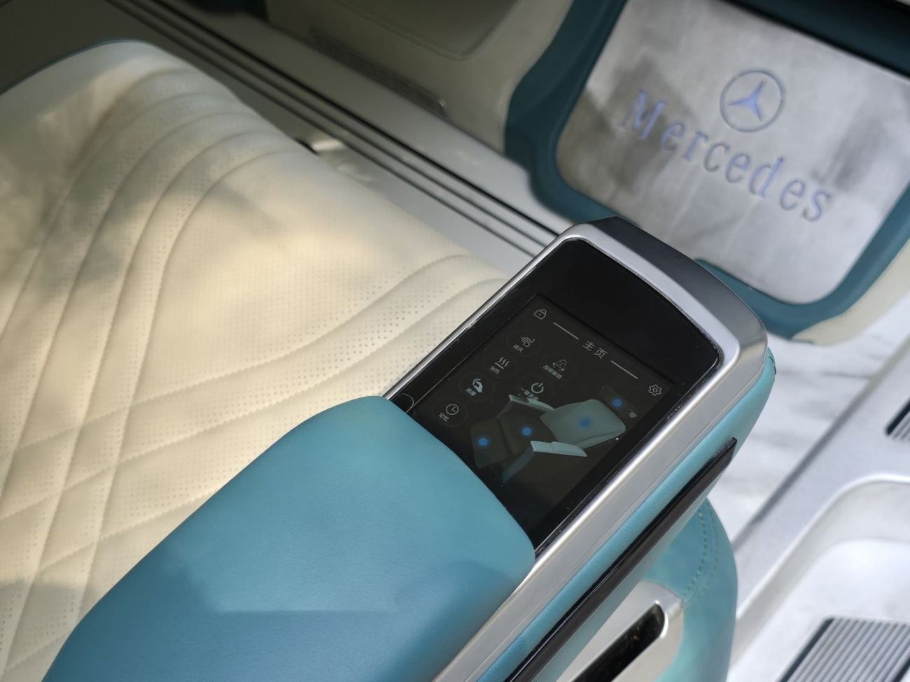 Mercedes-Benz V 250 Std 2.1L MERCECES V-250 2017 GCC VIP SEATS // PERFECT CONDITION