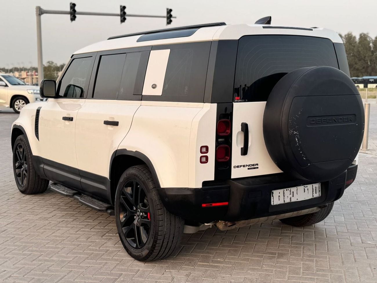 Land Rover Defender P400 110 S 3.0L (5 Seater)